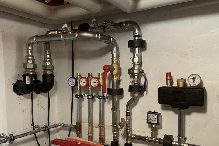 Anschluss Wärmepumpe unten zuschneiden